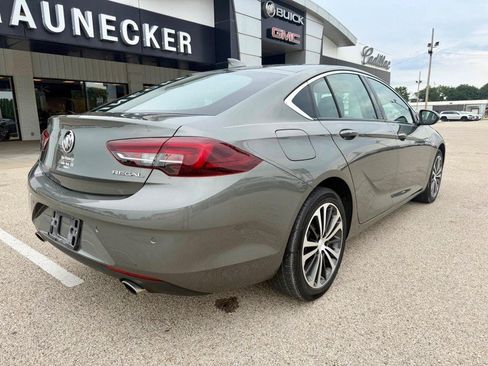 Used 2019 Buick Regal Essence w/ Driver Confidence Package I FWD image 4