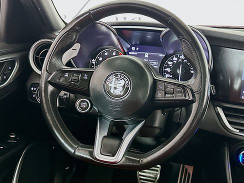 Used 2023 Alfa Romeo Giulia Veloce AWD/4WD image 8