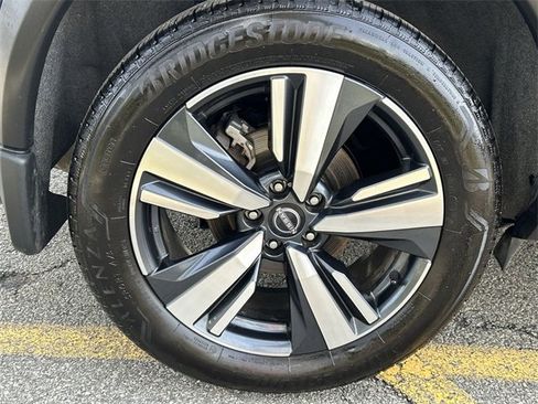 Certified 2025 Nissan Rogue SL image 12