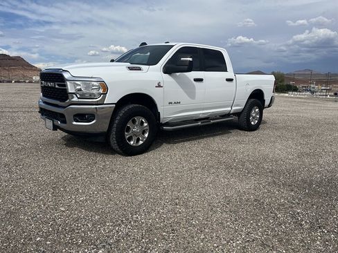 Used 2024 RAM 2500 Big Horn w/ Off Road Package AWD/4WD image 4