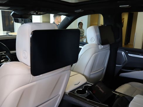 Used 2025 Cadillac Escalade V image 14