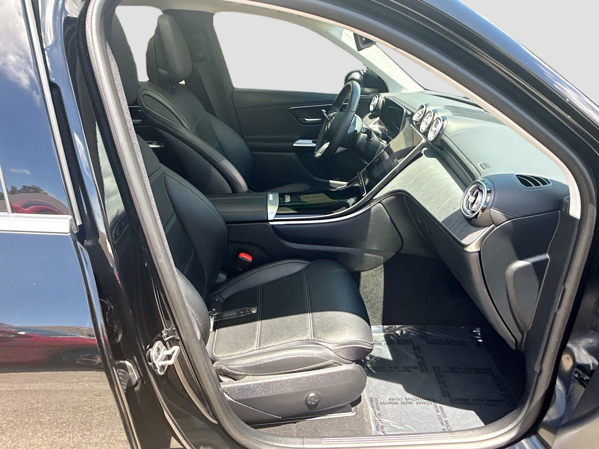 Used 2023 Mercedes-Benz GLC 300 4MATIC w/ Exclusive Trim Package image 35