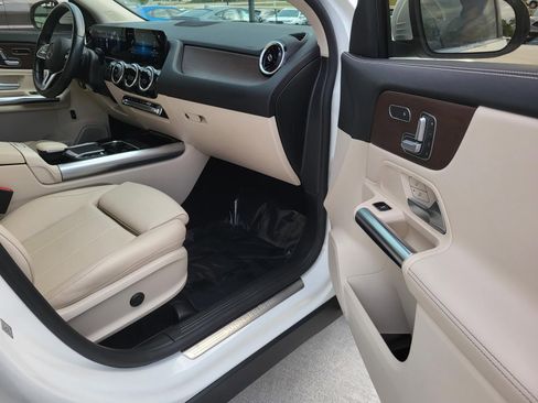 Used 2022 Mercedes-Benz GLA 250 4MATIC w/ Premium Package image 6