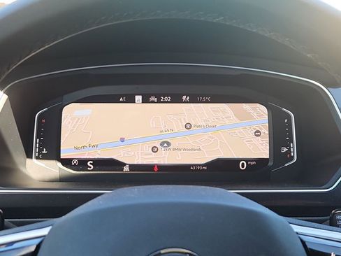 Used 2022 Volkswagen Tiguan SEL R-Line image 11