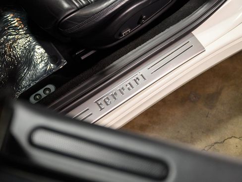 Used 2014 Ferrari California image 23