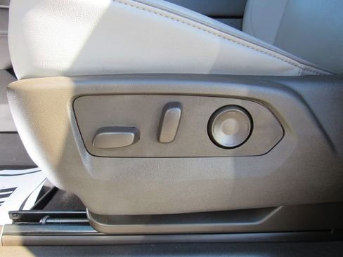 Used 2025 GMC Yukon XL Elevation w/ Elevation Premium Package image 16