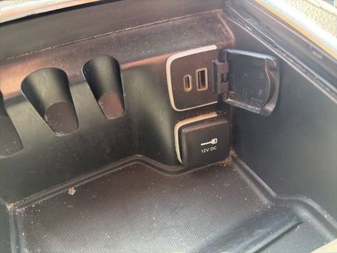 Used 2023 Chrysler Pacifica Limited image 40