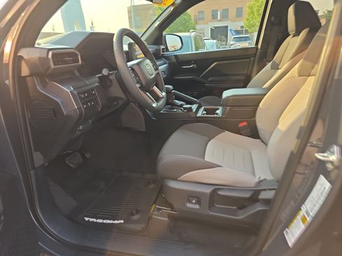 Used 2026 Toyota Tacoma TRD Off-Road AWD/4WD image 2
