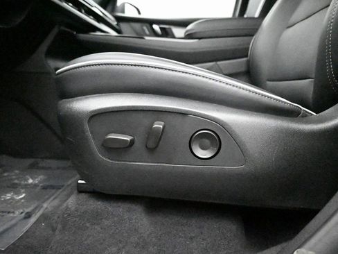 Used 2025 Buick Enclave Preferred image 13