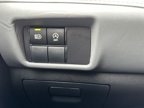 Certified 2023 Toyota Highlander L image 18