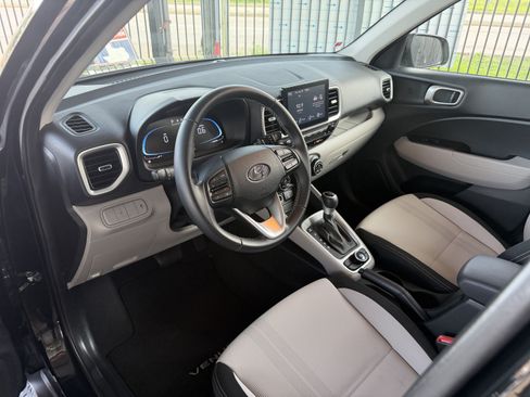 Used 2023 Hyundai Venue SEL w/ Cargo Package FWD image 11