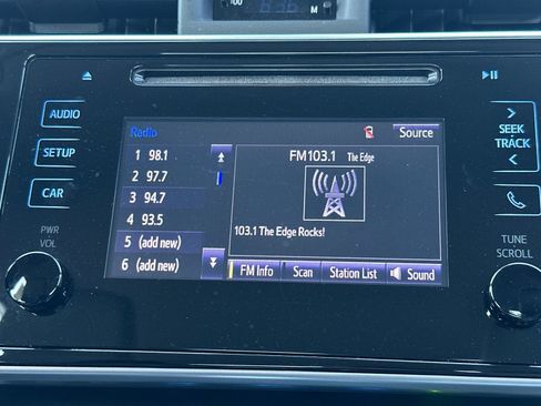 Used 2019 Toyota Corolla LE FWD image 18