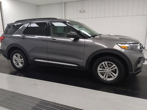 Used 2022 Ford Explorer XLT image 11