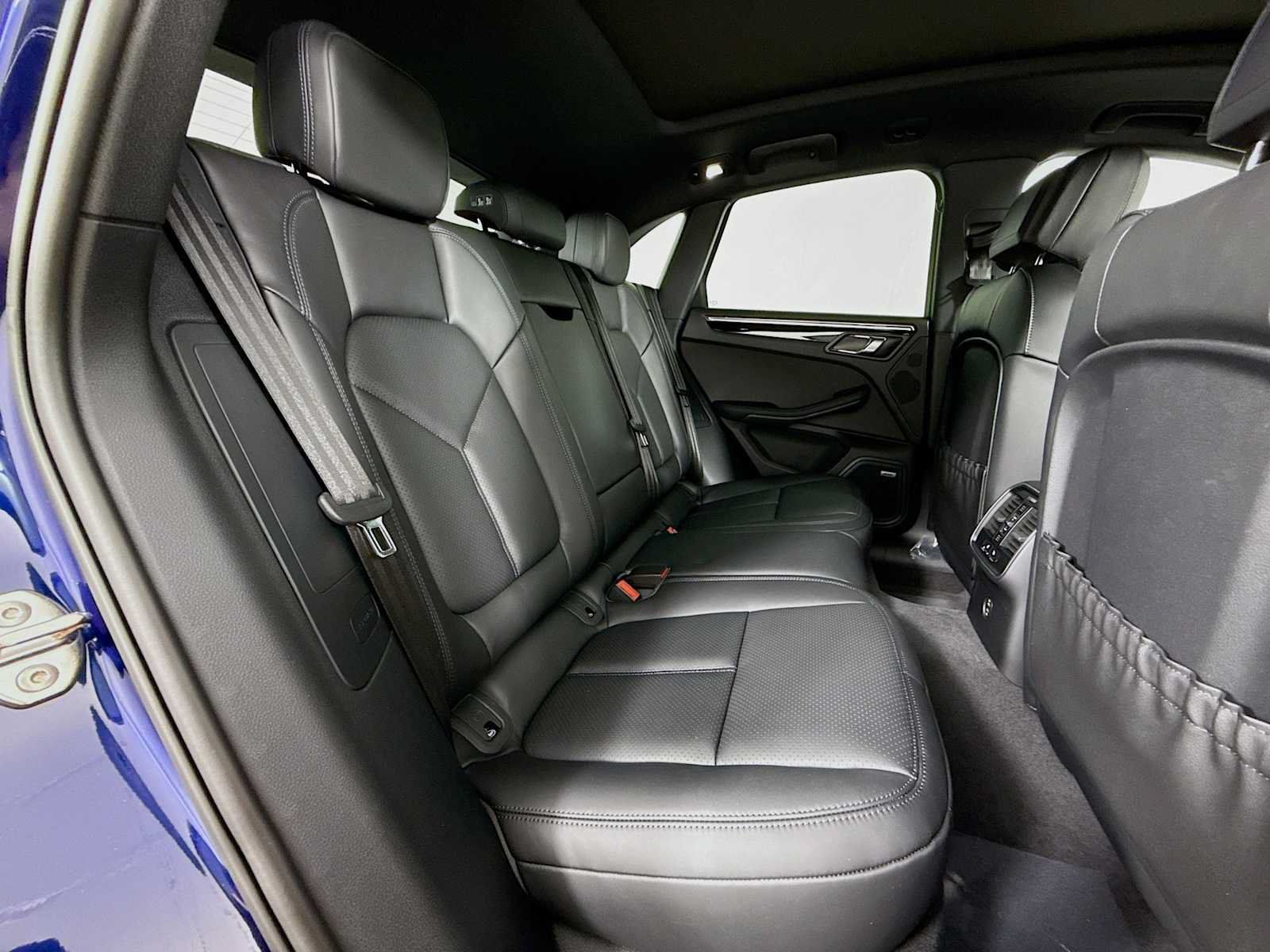 Used 2026 Porsche Macan AWD/4WD image 29