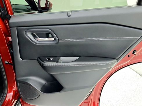 Used 2024 Nissan Rogue SL w/ SL Premium Package image 41