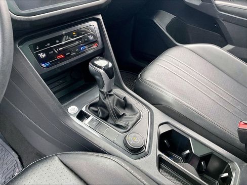 Used 2023 Volkswagen Tiguan SE image 19