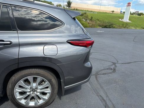 Used 2021 Toyota Highlander Limited AWD/4WD image 12