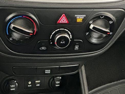 Used 2022 Hyundai Accent SE image 19