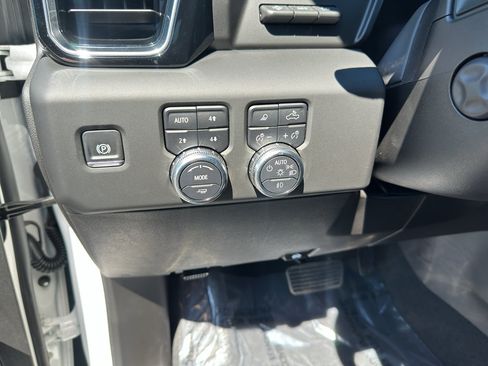 Used 2025 GMC Sierra 1500 Denali w/ Denali Reserve Package AWD/4WD image 13