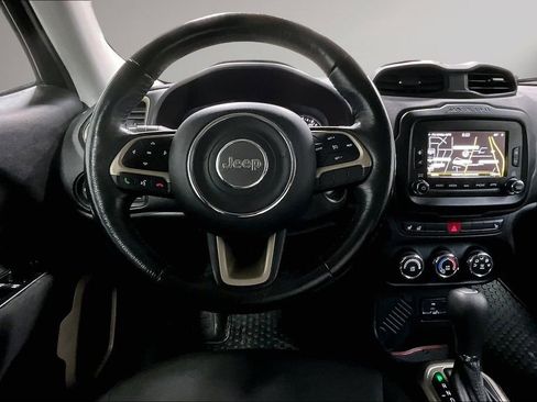 Used 2017 Jeep Renegade Latitude image 9