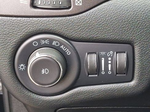 Used 2022 Jeep Cherokee Trailhawk image 25