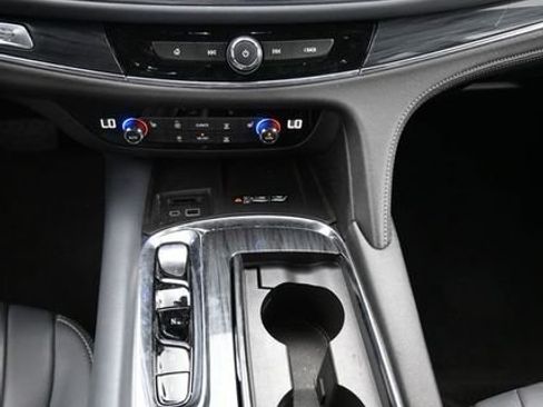 Used 2023 Buick Enclave Essence FWD image 13