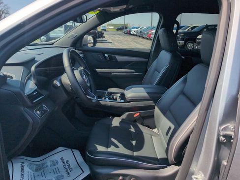 Used 2025 Buick Enclave Preferred image 19