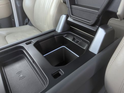 Used 2020 Land Rover Defender 110 HSE image 28