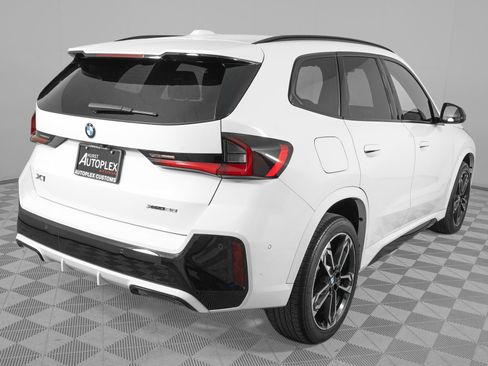 Used 2023 BMW X1 xDrive28i w/ M Sport Package AWD/4WD image 5