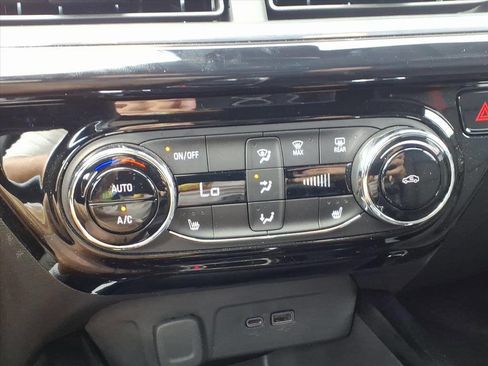 Used 2025 Chevrolet Trax RS image 15