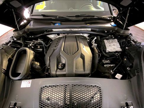 Certified 2024 Porsche Macan image 32