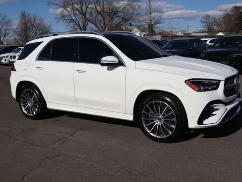 Used 2024 Mercedes-Benz GLE 450 4MATIC image 3