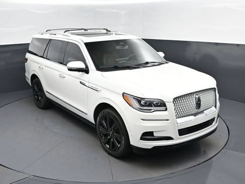 Used 2024 Lincoln Navigator Reserve AWD/4WD image 1