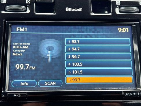 Used 2013 Nissan Leaf SL image 16