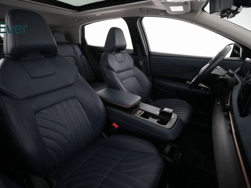 Used 2024 Nissan Ariya Platinum + image 8