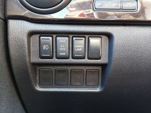 Used 2017 Nissan Titan SV AWD/4WD image 22