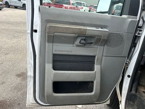Used 2019 Ford E-350 and Econoline 350 Super Duty w/ Power Windows & Locks Group image 8