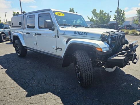 Used 2023 Jeep Gladiator Sport AWD/4WD image 5