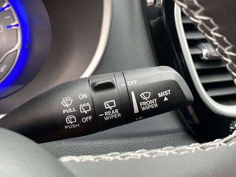 Used 2022 Chrysler Pacifica Touring image 17