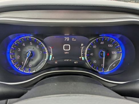 Used 2023 Chrysler Pacifica Touring-L FWD image 29