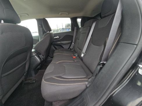 Used 2016 Jeep Cherokee Latitude w/ Safety/Convenience Group image 12