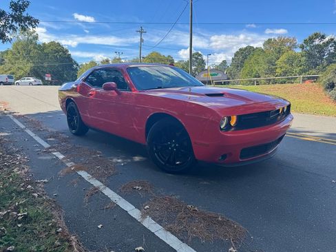 Used 2018 Dodge Challenger SXT w/ Blacktop Package image 2