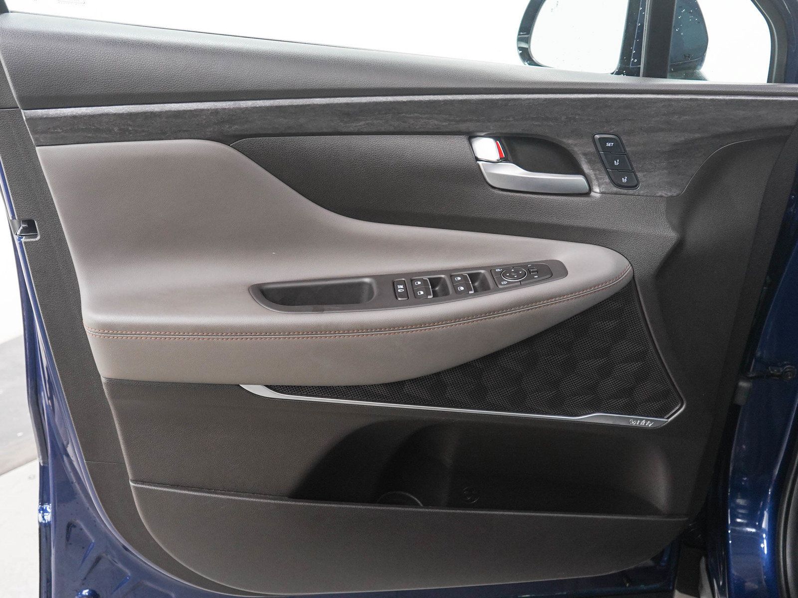 Used 2020 Hyundai Santa Fe Limited AWD/4WD image 22