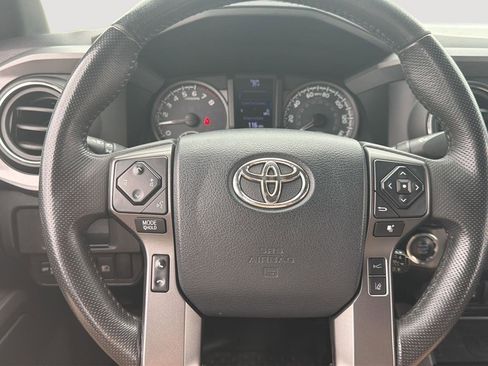 Used 2019 Toyota Tacoma TRD Sport image 14
