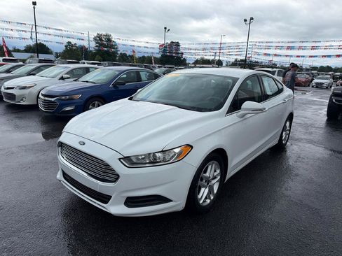 Used 2016 Ford Fusion SE FWD image 8
