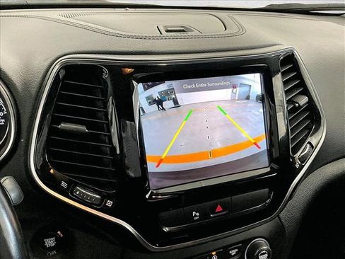 Used 2020 Jeep Cherokee Limited FWD image 23