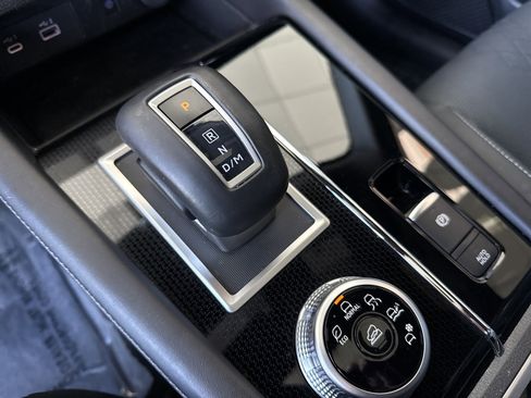 Used 2024 Mitsubishi Outlander SEL Black Edition image 25