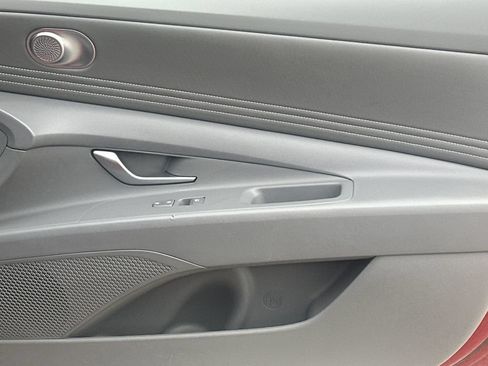 Used 2025 Hyundai Elantra SEL FWD image 14