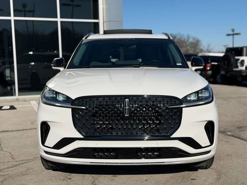 Used 2025 Lincoln Aviator Reserve w/ Equipment Group 201A image 2