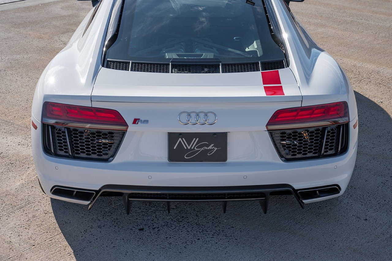 Used 2018 Audi R8 V10 w/ Premium Package RWD image 7